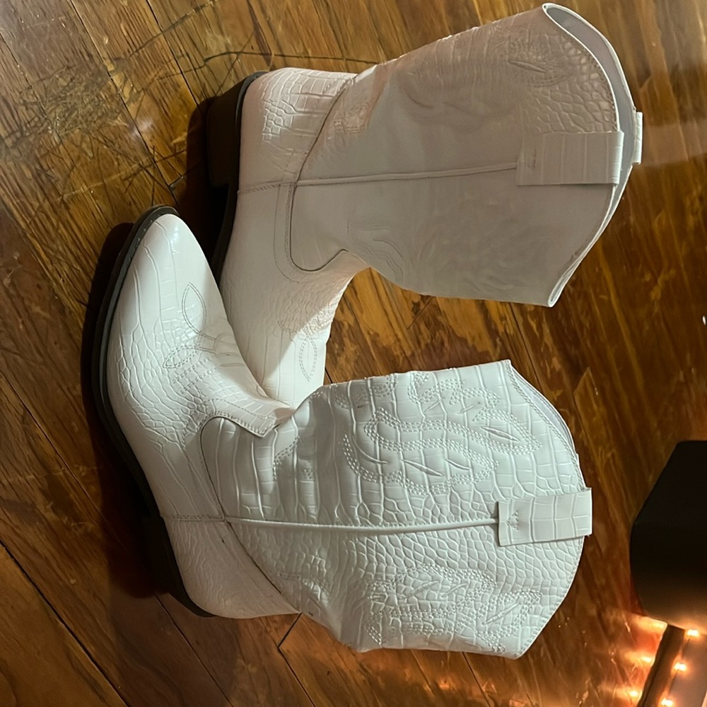Worn twice to a country festival.
